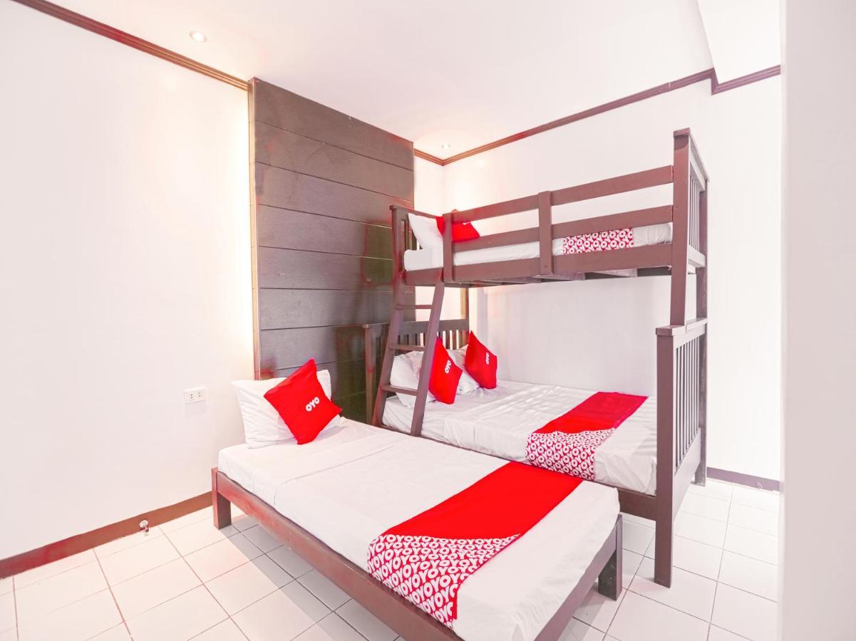 Oyo 759 Royal South Garden Suites Tagaytay City Extérieur photo