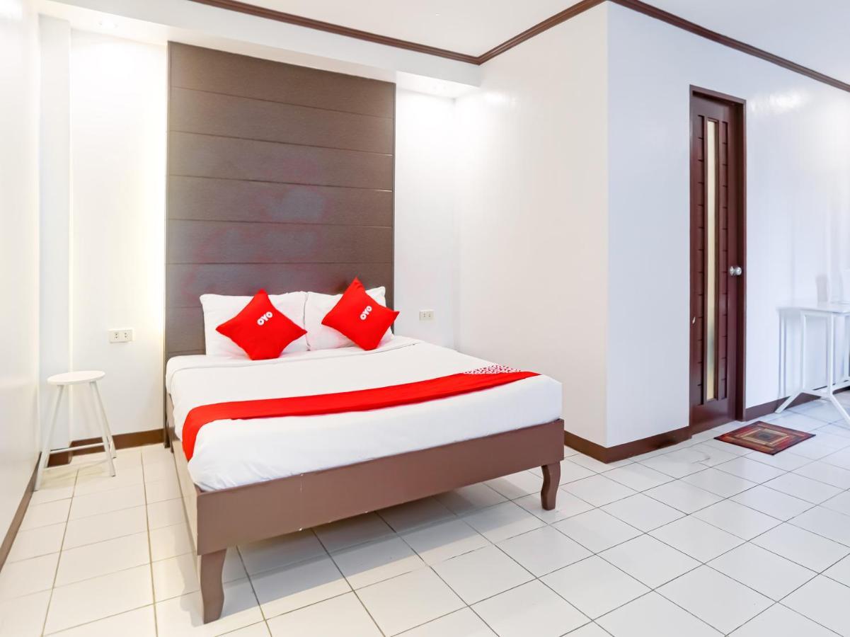 Oyo 759 Royal South Garden Suites Tagaytay City Extérieur photo